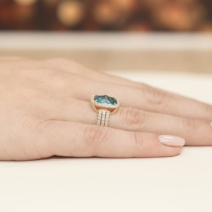 Zjawiskowy pierścionek z białego złota z Topazem 3,00ct i Brylantami próby 585. W-0313BT